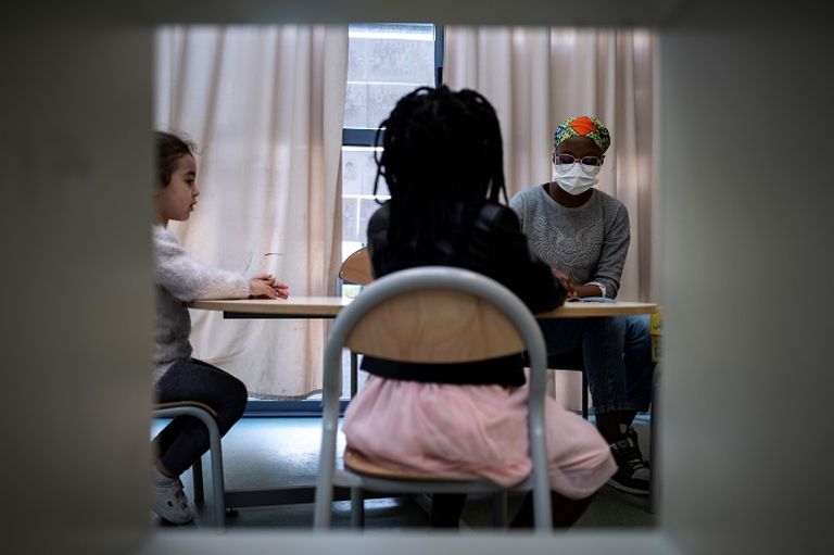 المدارس تفتح أبوابها تدريجيا في فرنسا وسويسرا اعتبارا من 11 مايو