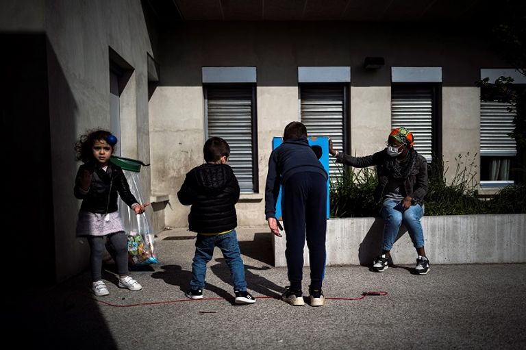 المدارس تفتح أبوابها تدريجيا في فرنسا وسويسرا اعتبارا من 11 مايو