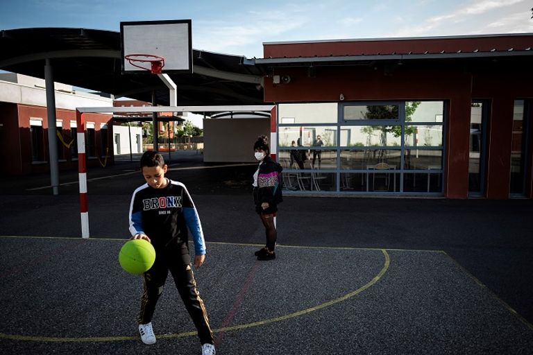 المدارس تفتح أبوابها تدريجيا في فرنسا وسويسرا اعتبارا من 11 مايو