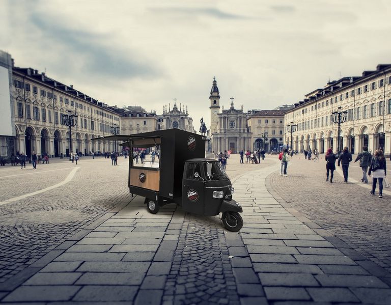 مقهى متجول لتوصيل الطلبات إلى المنازل في إيطاليا