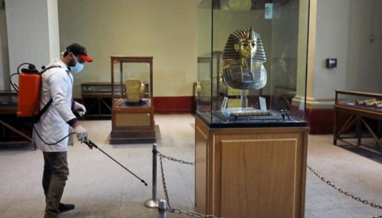 القناع الذهبي للملك توت عنخ آمون بالمتحف المصري بالتحرير