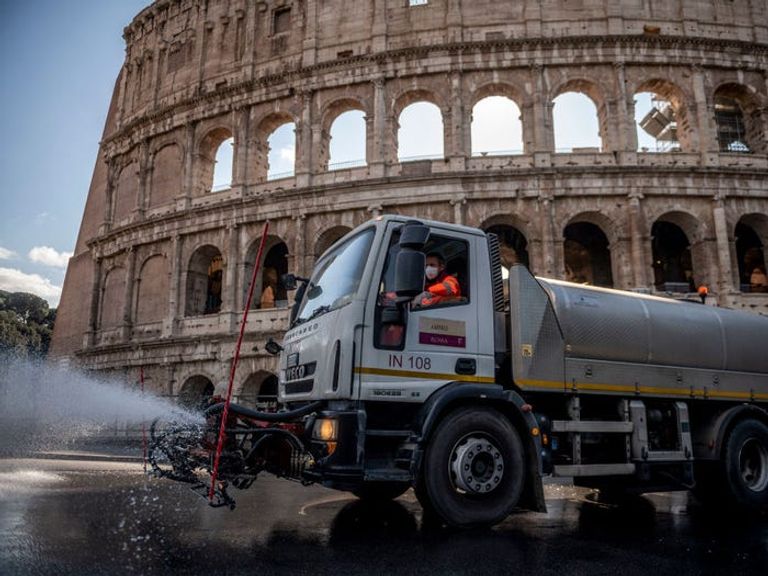 القناع الذهبي للملك توت عنخ آمون بالمتحف المصري بالتحرير