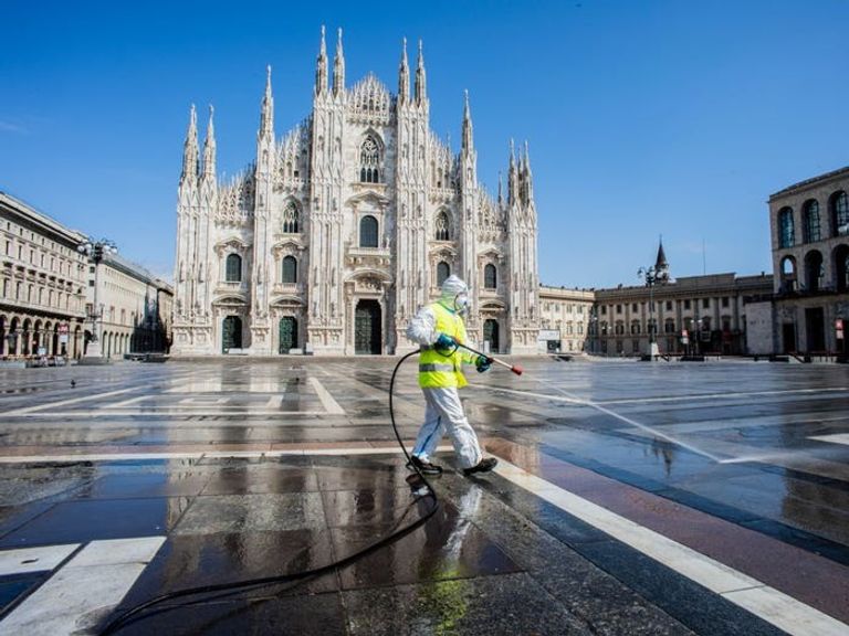 القناع الذهبي للملك توت عنخ آمون بالمتحف المصري بالتحرير