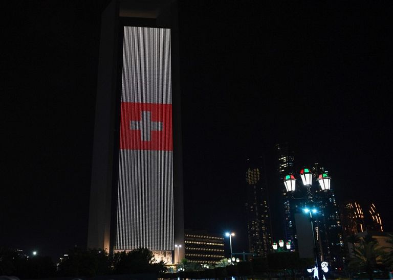 الإمارات تضيء معالمها بعلم سويسرا