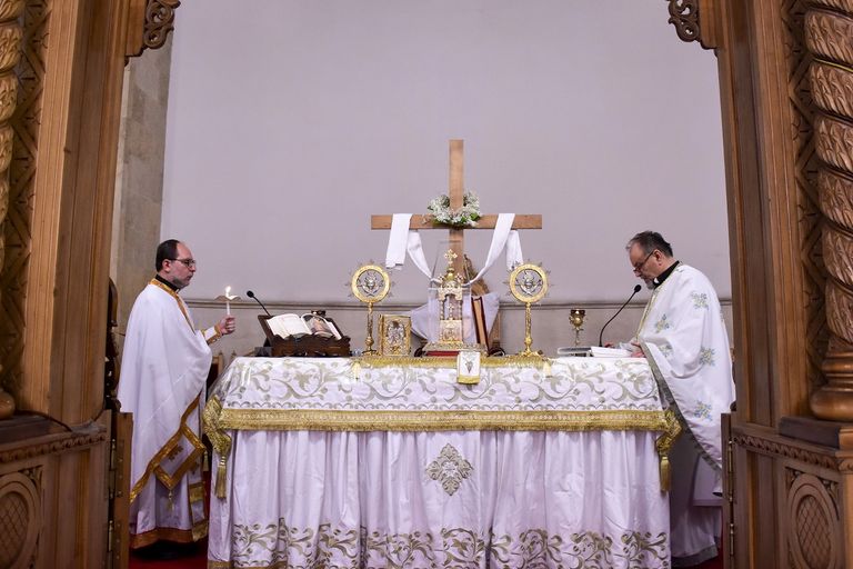 من مراسم الاحتفال بعيد الفصح داخل إحدى الكنائس