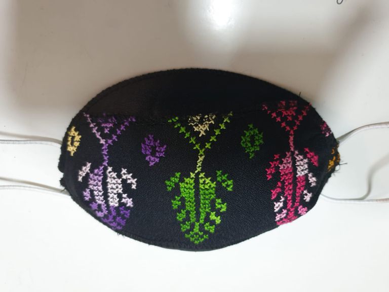 كمامات مستوحاة من التراث الفلسطيني