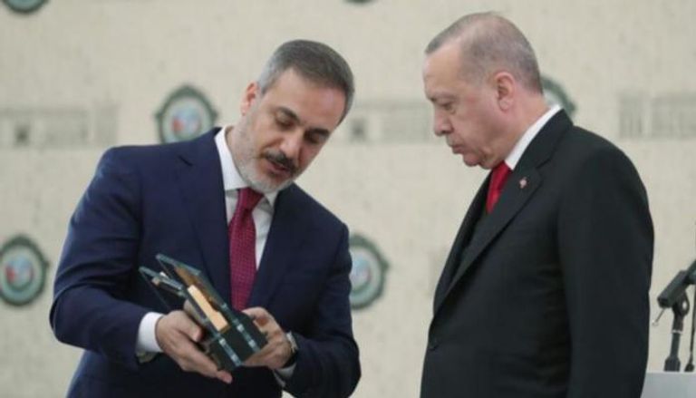 أردوغان مع رئيس الاستخبارات هاكان فيدان