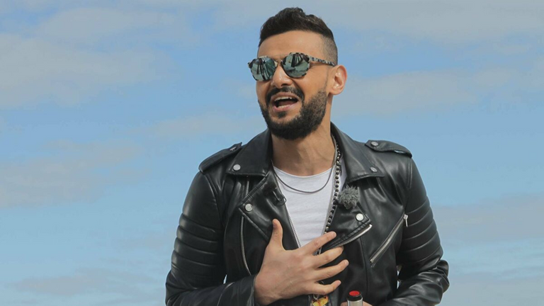 الفنان المصري رامز جلال من أحد مشاهد برنامج رامز مجنون رسمي أحد برامج مقالب رمضان 2020  ملصق برنامج