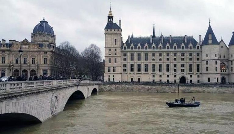 باريس تعلن ظهور آثار لفيروس كورونا في الأنهار 