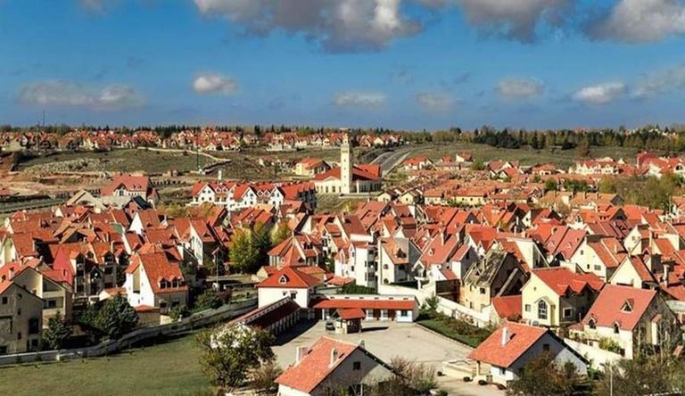 مدينة إفران المغربية المصممة على الطراز الأوروبي