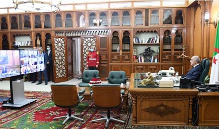 جانب من اجتماع مجلس الوزراء الجزائري برئاسة تبون بتقنية التواصل المرئي عن بعد جانب من اجتماع مجلس الوزراء الجزائري