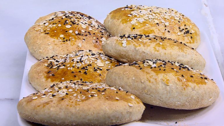 خبز الزيتون بالجبن طريقة عمل خبز الزيتون والأعشاب