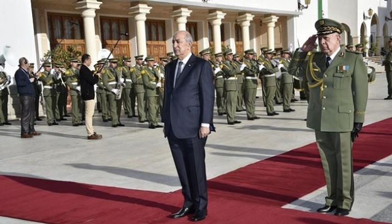 الرئيس الجزائري وقائد الجيش بمقر وزارة الدفاع - أرشيفية