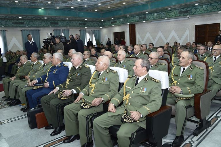 كبار الضباط في الجيش الجزائري الرئيس الجزائري وقائد الجيش بمقر وزارة الدفاع - أرشيفية