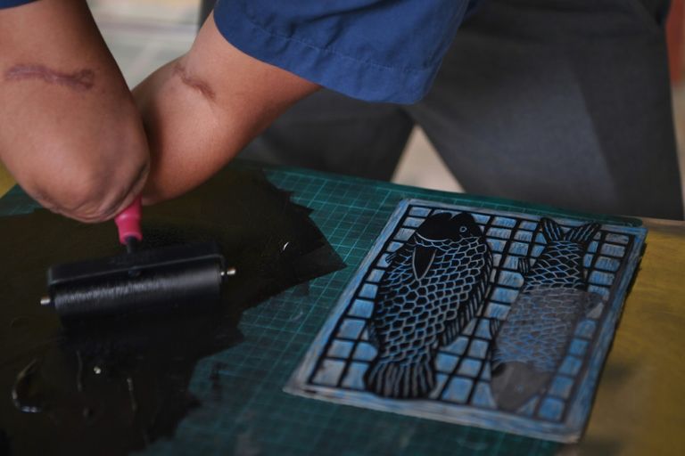 الفنان الكمبودي مبتور اليدين