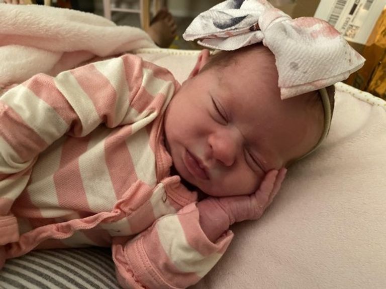 الطفلة كاثرين ووالداها