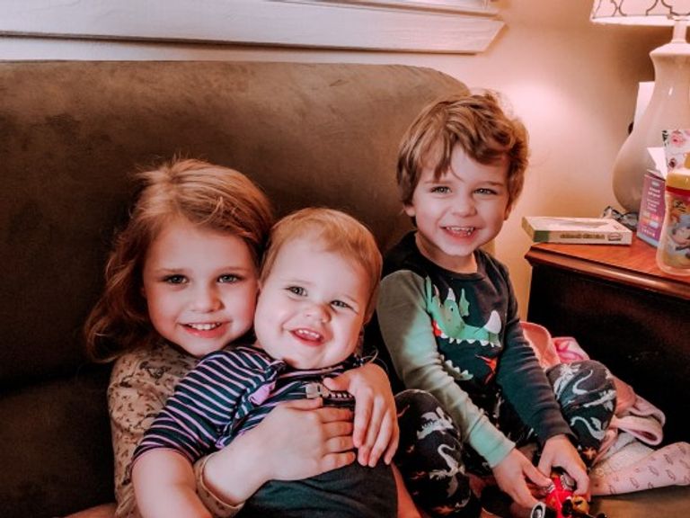 الطفلة كاثرين ووالداها