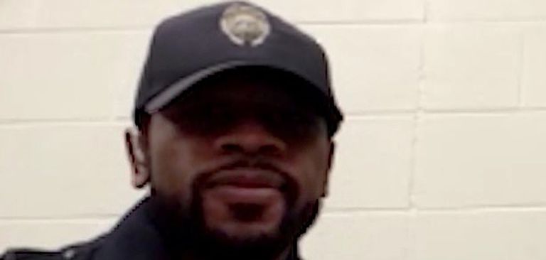 الضباط عثروا على الرضيعة أسفل مقعد السيارة