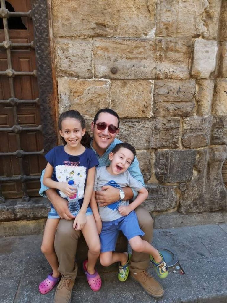 أطباء مصريون وزوجاتهم يروون تجاربهم مع أزمة كورونا