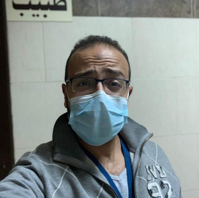 أطباء مصريون وزوجاتهم يروون تجاربهم مع أزمة كورونا