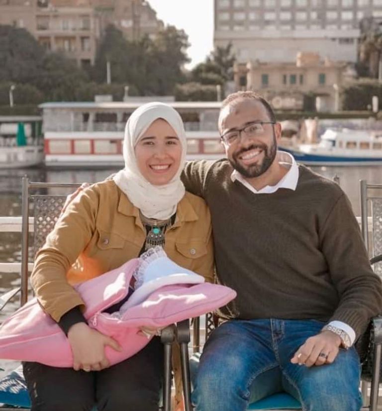 أطباء مصريون وزوجاتهم يروون تجاربهم مع أزمة كورونا