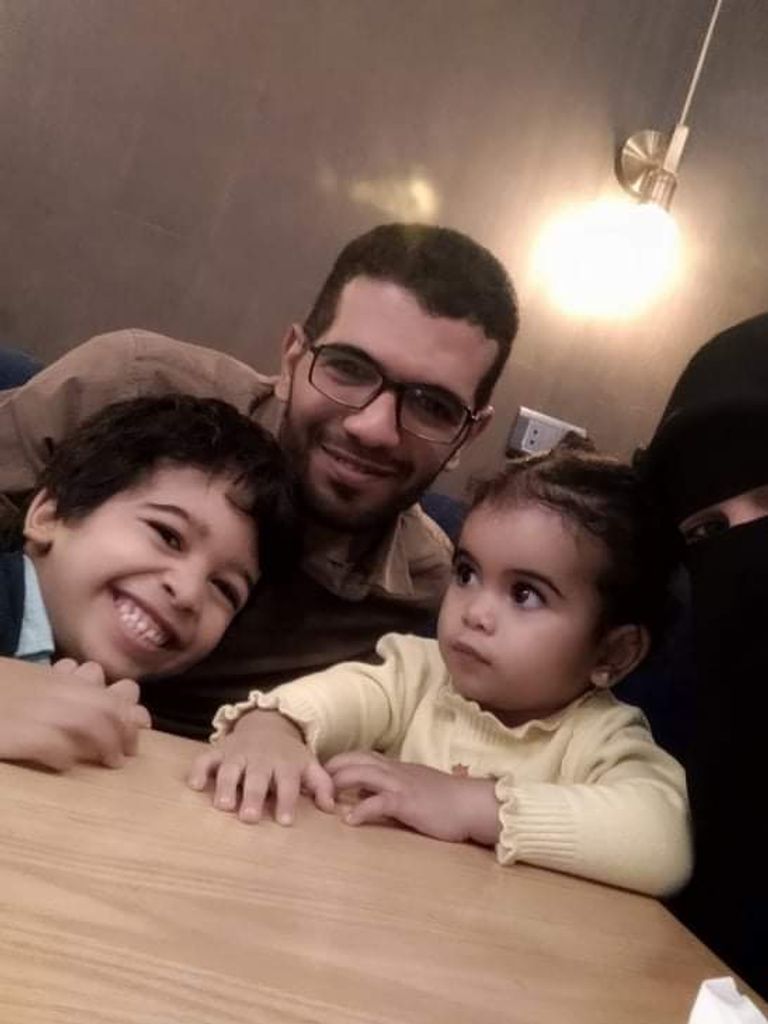 أطباء مصريون وزوجاتهم يروون تجاربهم مع أزمة كورونا