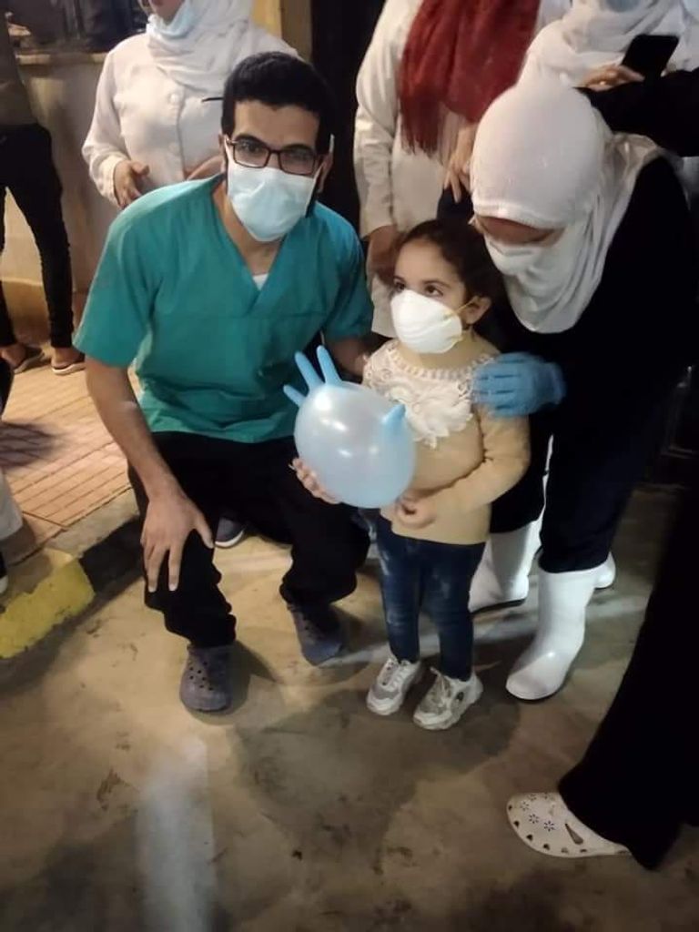 أطباء مصريون وزوجاتهم يروون تجاربهم مع أزمة كورونا