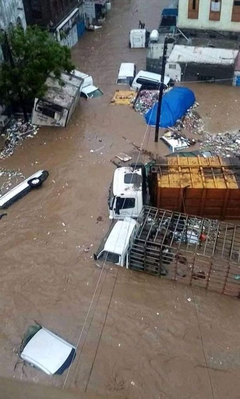 دمار واسع في البنية التحتية بعدن بسبب الأمطار