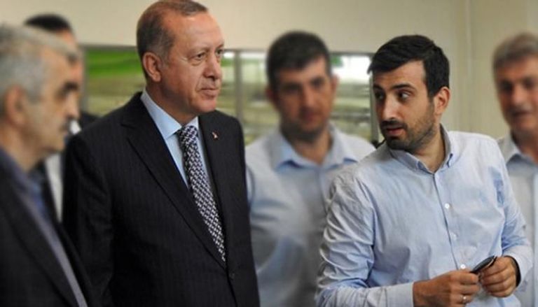 الرئيس التركي رجب طيب أردوغان وصهره الثاني سلجوق بايرقدار