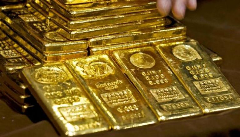 الأسهم تحد من خسائر الذهب مع صعود الدولار