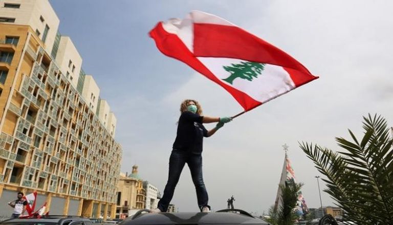 لبنانيون يتظاهرون في بيروت بالسيارات - رويترز 
