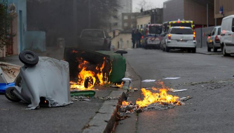 مواجهات ليلية بين شبان والشرطة في مناطق بباريس