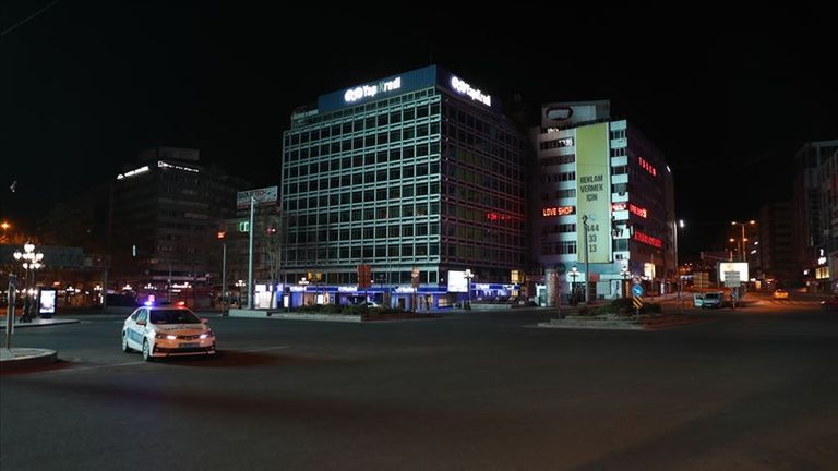 شوارع المدن خالية في تركيا 