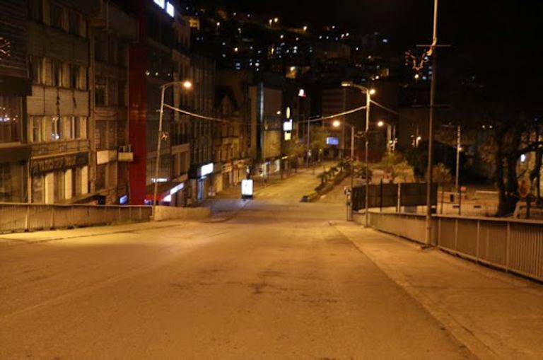 شوارع المدن خالية في تركيا 