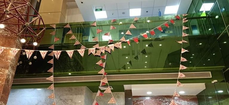 أطباء مع زينة رمضان بأحد مستشفيات العزل في مصر