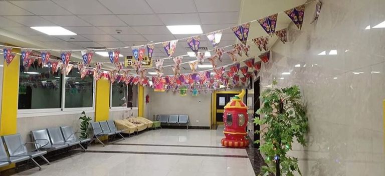 أطباء مع زينة رمضان بأحد مستشفيات العزل في مصر