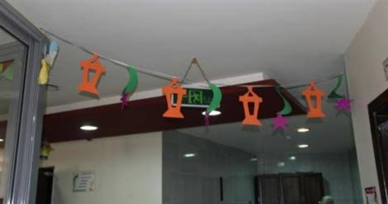 أطباء مع زينة رمضان بأحد مستشفيات العزل في مصر