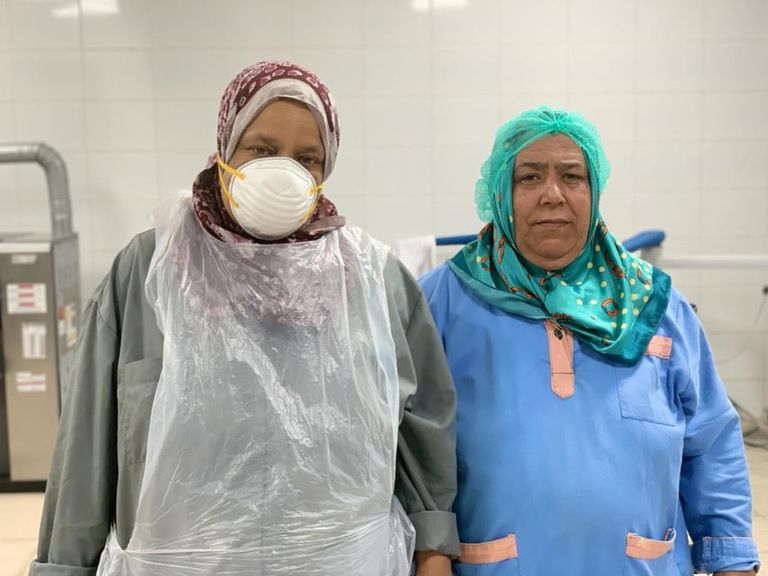 سوسن محمد وزميلتها من داخل مستشفى العزل