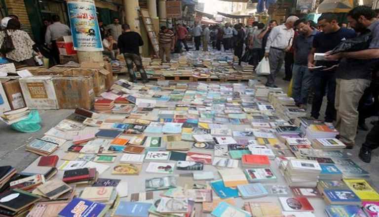 باعة الكتب في شارع المتنبي ببغداد - أرشيفية