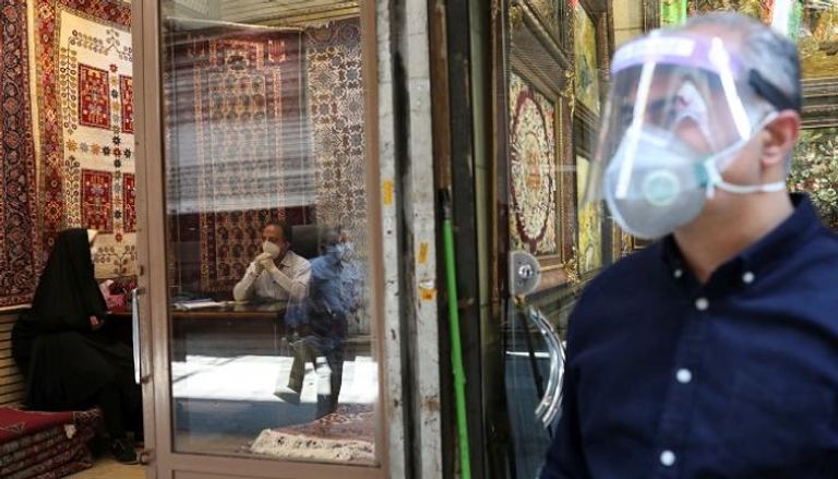 متجر لبيع السجاد في طهران - رويترز