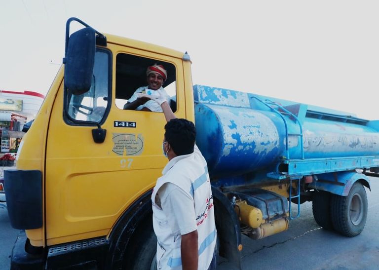 360 ألف شخص يستفيدون من المير الرمضاني للهلال الأحمر الإماراتي في اليمن