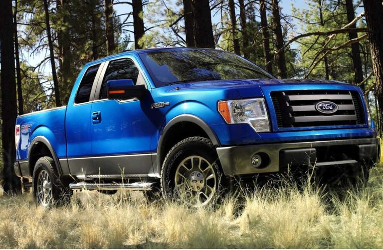 شاحنة فورد الشهيرة F-150 باللون الأزرق طراز هوندا أكورد