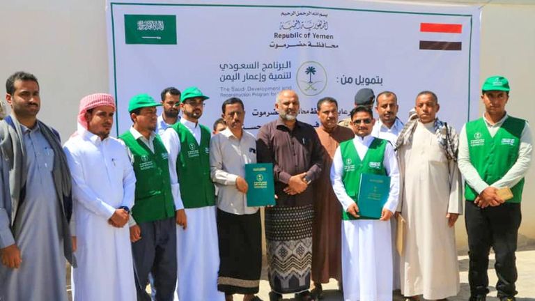 سيارات الإسعاف المقدمة لخمسة مستشفيات 