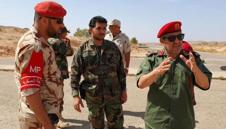 العميد خالد المحجوب وسط قوات الجيش الليبي-أرشيفية