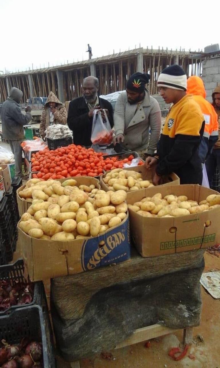 سلع وخضراوات بالأسواق الليبية سلع وخضراوات بالأسواق الليبية