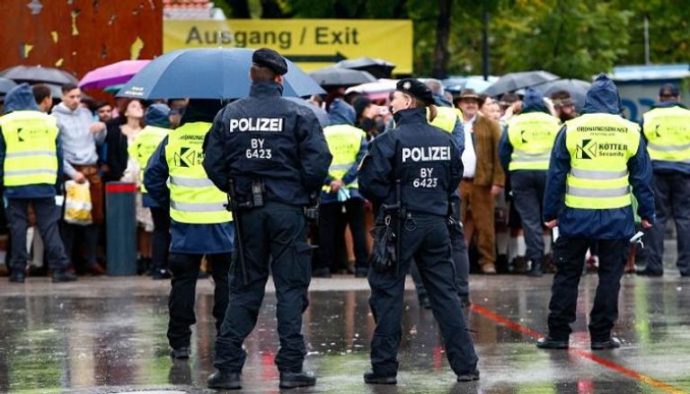الشرطة الألمانية خلال محاصرتهم لمظاهرة سابقة 