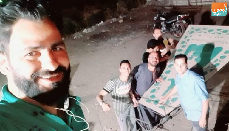 تجهيز فانوس رمضان الذي صنعه الشاب المسيحي أرمانيوس لأهل قريته في محافظة المنيا بصعيد مصر فانوس رمضان بأيدي شباب مسيحي في مصر