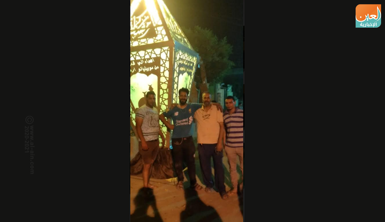 تجهيز فانوس رمضان الذي صنعه الشاب المسيحي أرمانيوس لأهل قريته في محافظة المنيا بصعيد مصر فانوس رمضان بأيدي شباب مسيحي في مصر