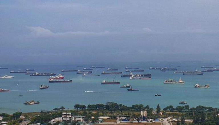 السفن تنتظر أطول لتفريغ الشحنات في سنغافورة