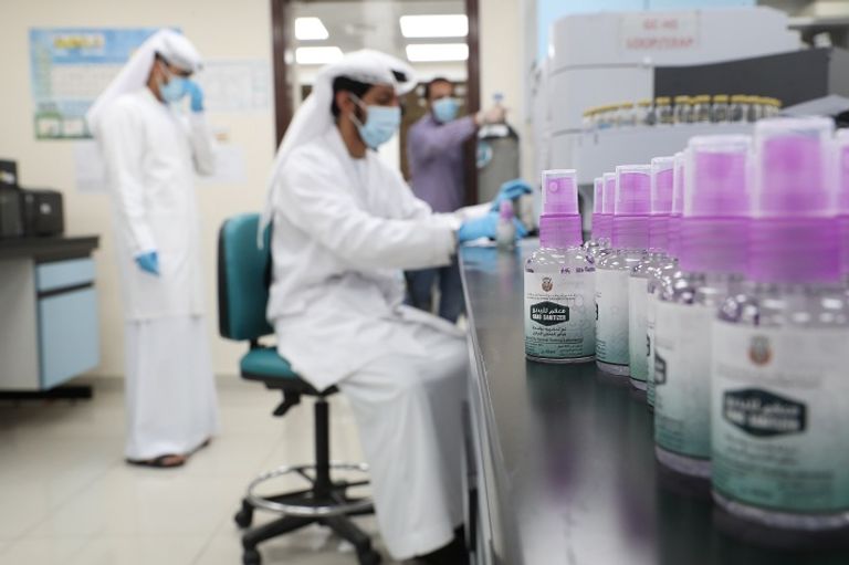 "أبوظبي للجودة" ينتج معقم لليدين بسواعد إماراتية 100% انجاز جديد..الإمارات تنتج معقم لليدين مطابقا للمواصفات العالمية